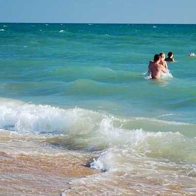 Власти Анапы временно запретили купаться на всех пляжах города