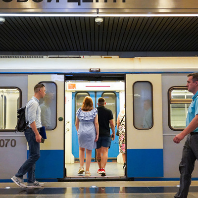 В московском метро появились голографические экраны В московском метро появились голографические экраны