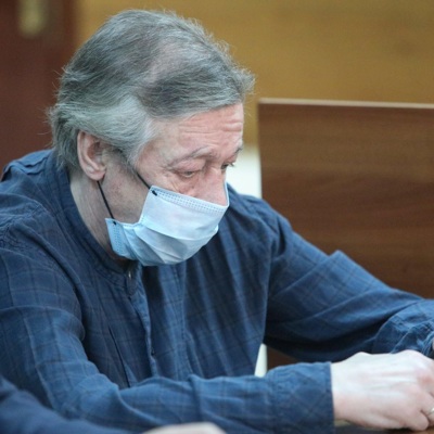 Ефремов выплатит компенсации гражданской жене и матери погибшего Захарова Ефремов выплатит компенсации гражданской жене и матери погибшего Захарова