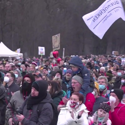 В Австрии 40 тысяч человек вышли на акции протеста против обязательной вакцинации от ковида