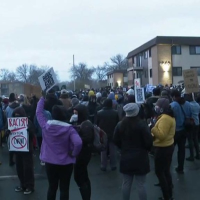 Ряд разрозненных протестов против полицейского насилия проходят в Нью-Йорке Ряд разрозненных протестов против полицейского насилия проходят в Нью-Йорке