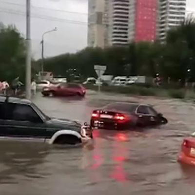 В Красноярске ликвидируют последствия ливня В Красноярске ликвидируют последствия ливня