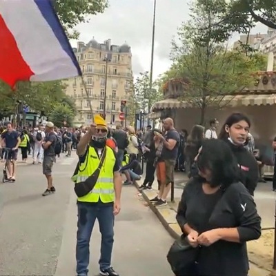 Больше 200 тысяч человек вышли во Франции на протесты против санитарных паспортов Больше 200 тысяч человек вышли во Франции на протесты против санитарных паспортов