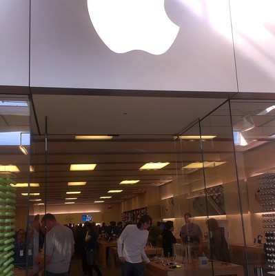 Apple представила iPhone 8 и iPhone X Apple представила iPhone 8 и iPhone X