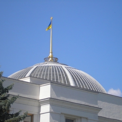 У Верховной рады проходят митинги в поддержку и против Савченко У Верховной рады проходят митинги в поддержку и против Савченко