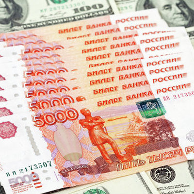 Рубль ускорил снижение к основным валютам Рубль ускорил снижение к основным валютам