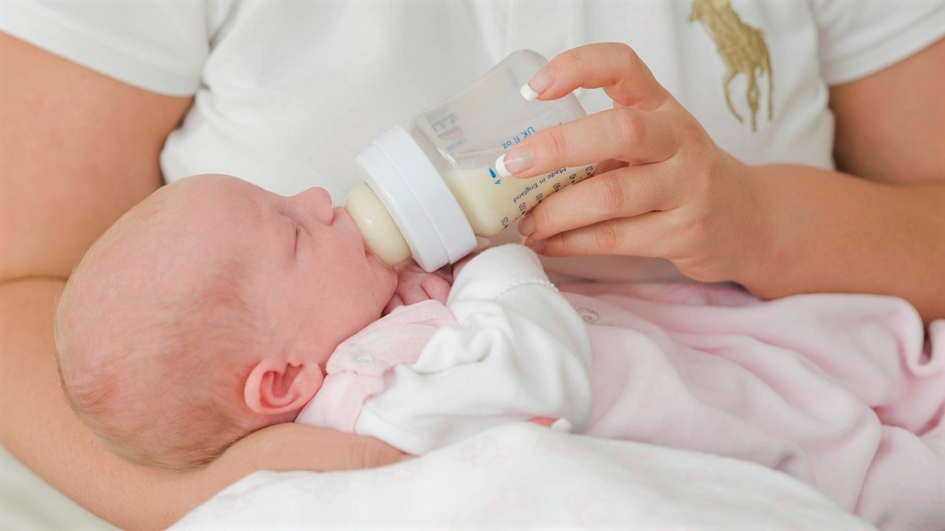 Вскармливание почему и. Искусственное вскармливание. Женское молоко. Грудное и искусственное вскармливание. Искусственное вскармливание новорожденного.