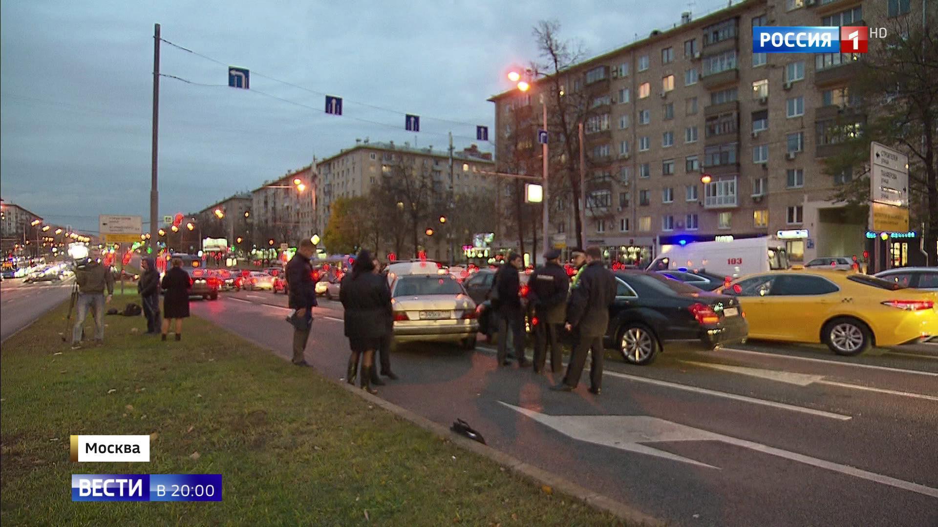 Ограбление в москве. 14.10.2019 Ленинский проспект ограбление. Ограбление в Москве на мерсе. Ограбление Мерседеса в Москве на Ленинском.