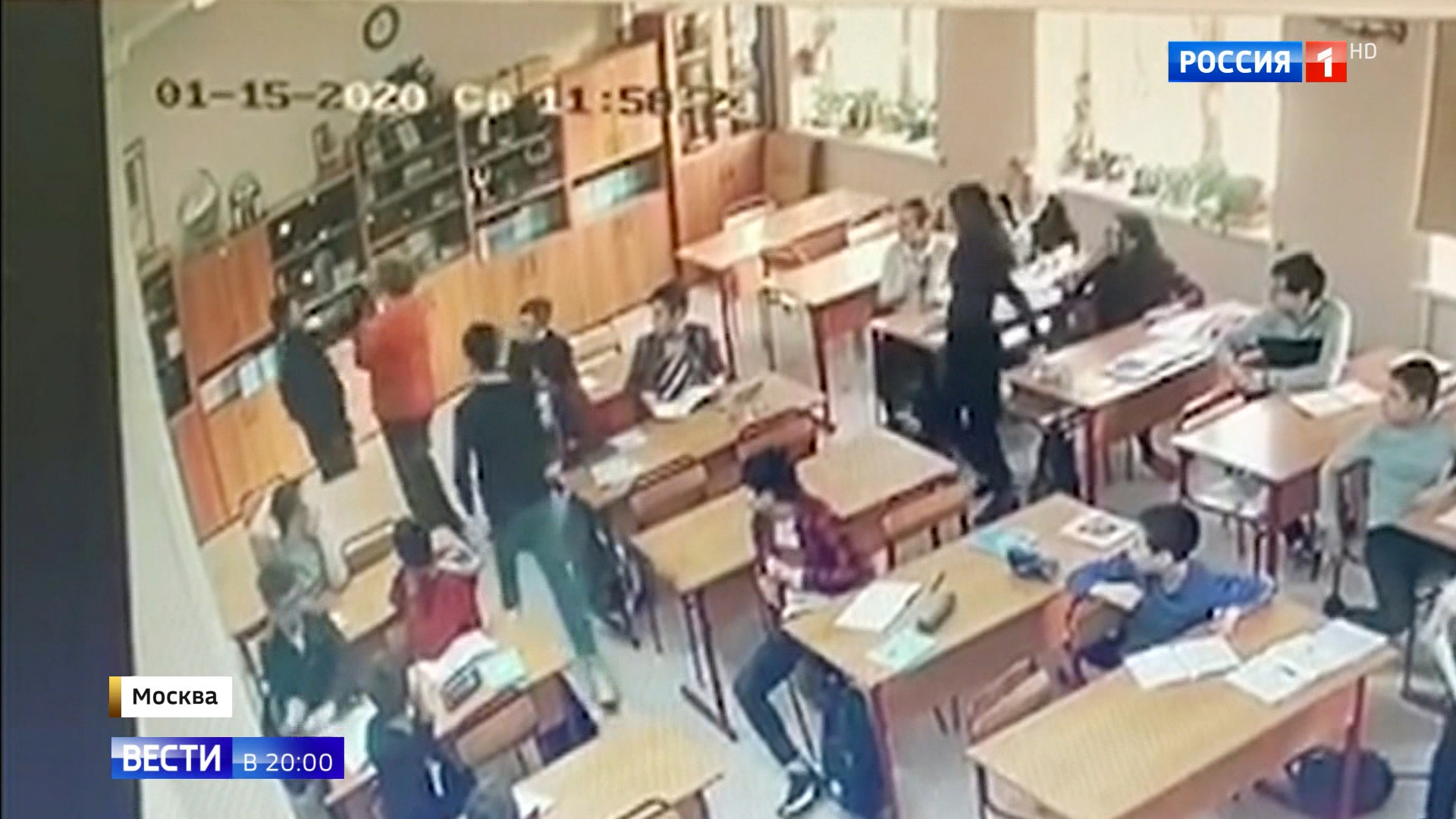 Школьник избил учительницу