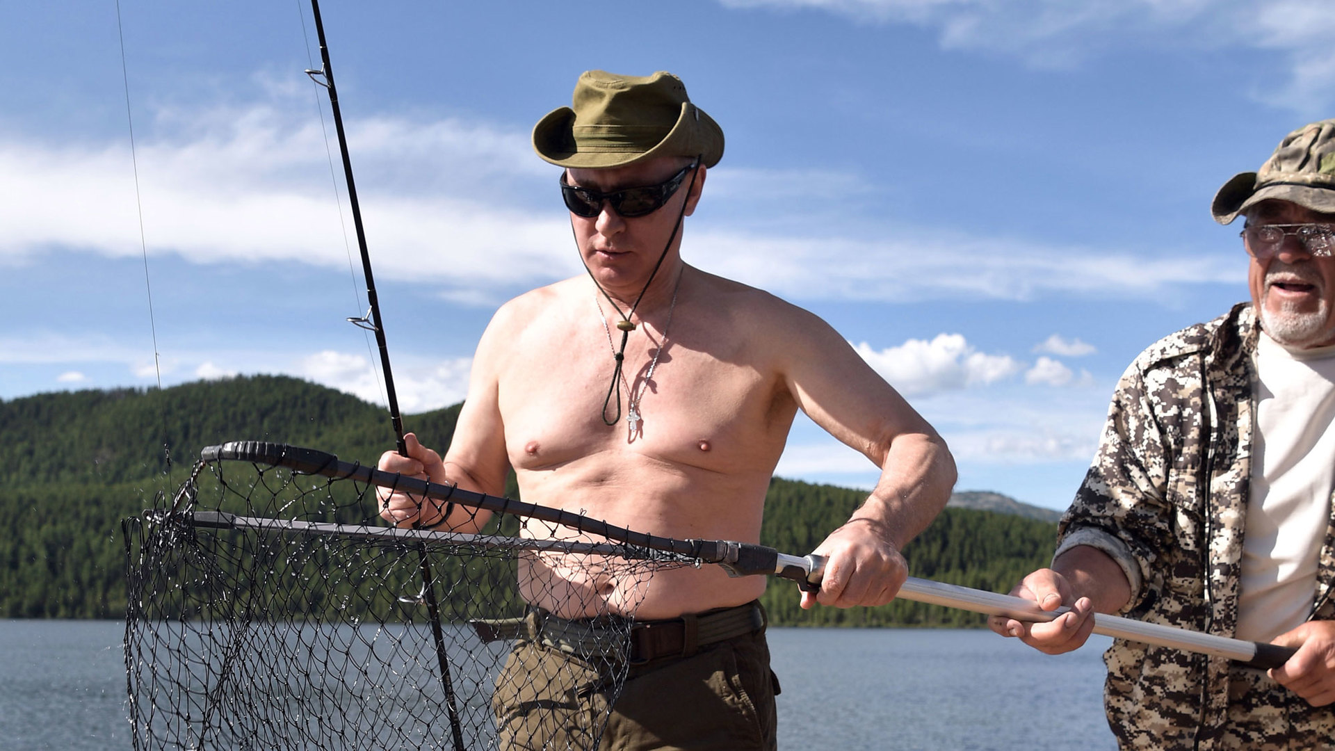 Путин без трусов на рыбалке