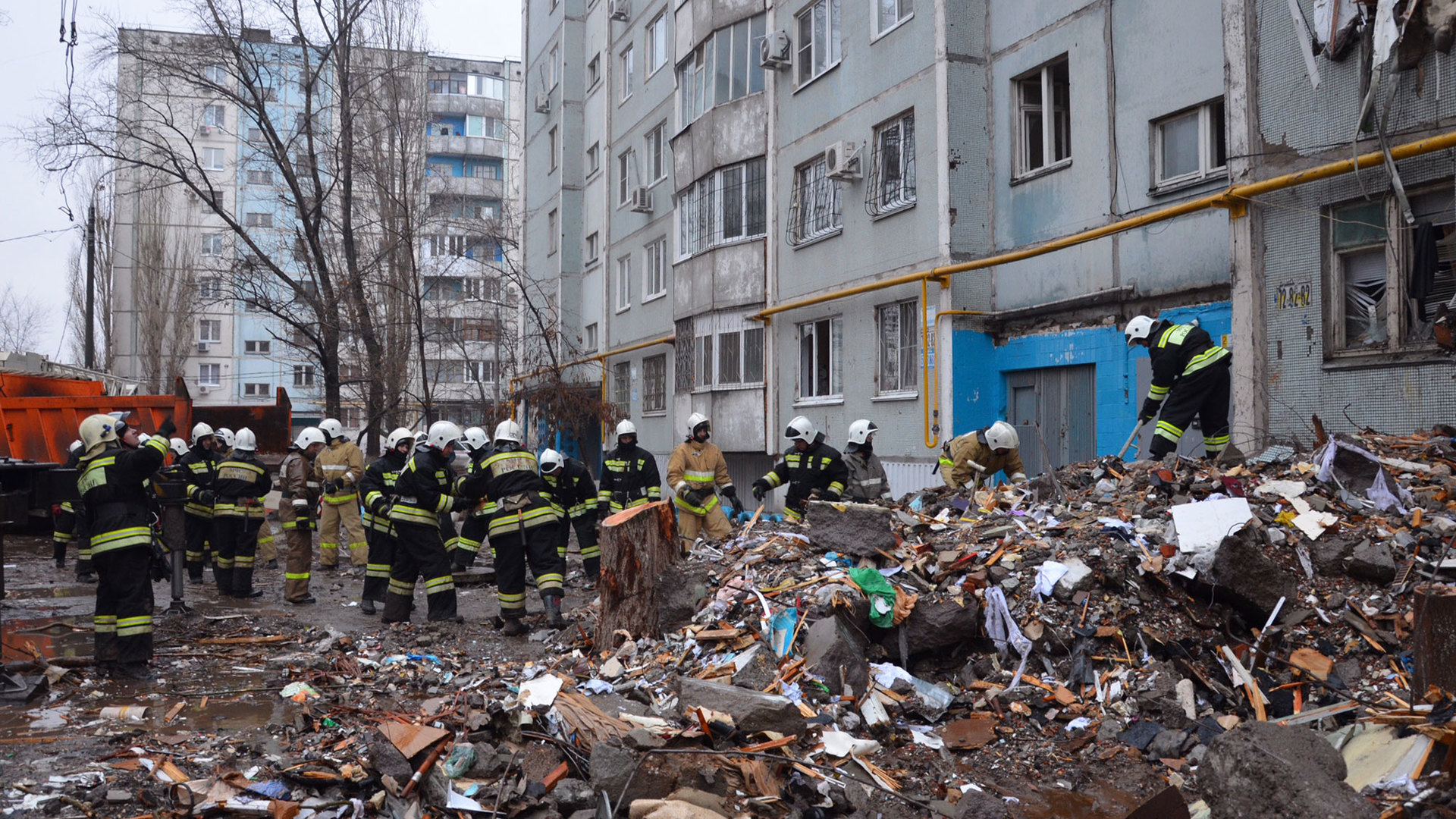 Подал волгоград. Взрыв газа в Волгограде. Взрывы домов ВВОЛГОГРАД. Взрывы домов Волгоград год. Взрыв в Волгограде дом 2015 год.