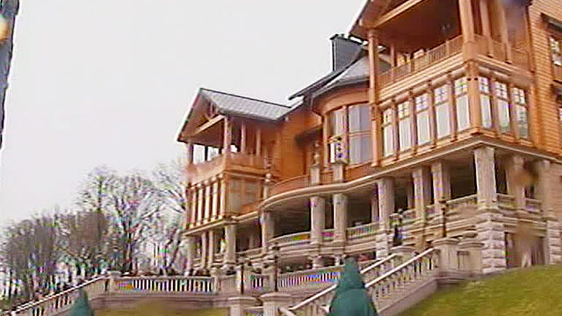 Украина 2014 резиденция Януковича золото