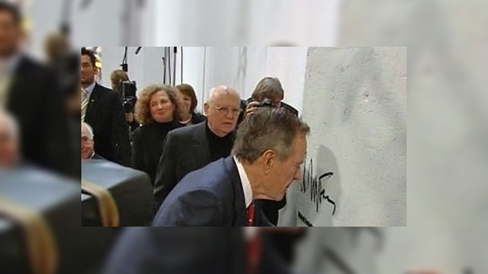 Горбачев и коль Берлинская стена