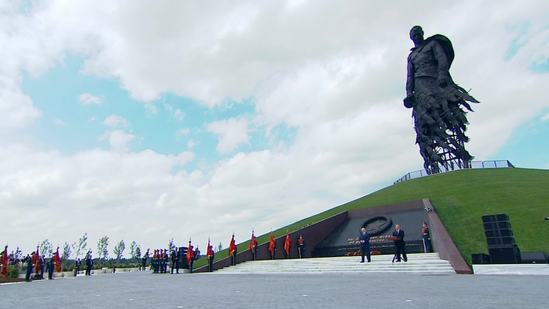 Памятник воинам во ржеве фото