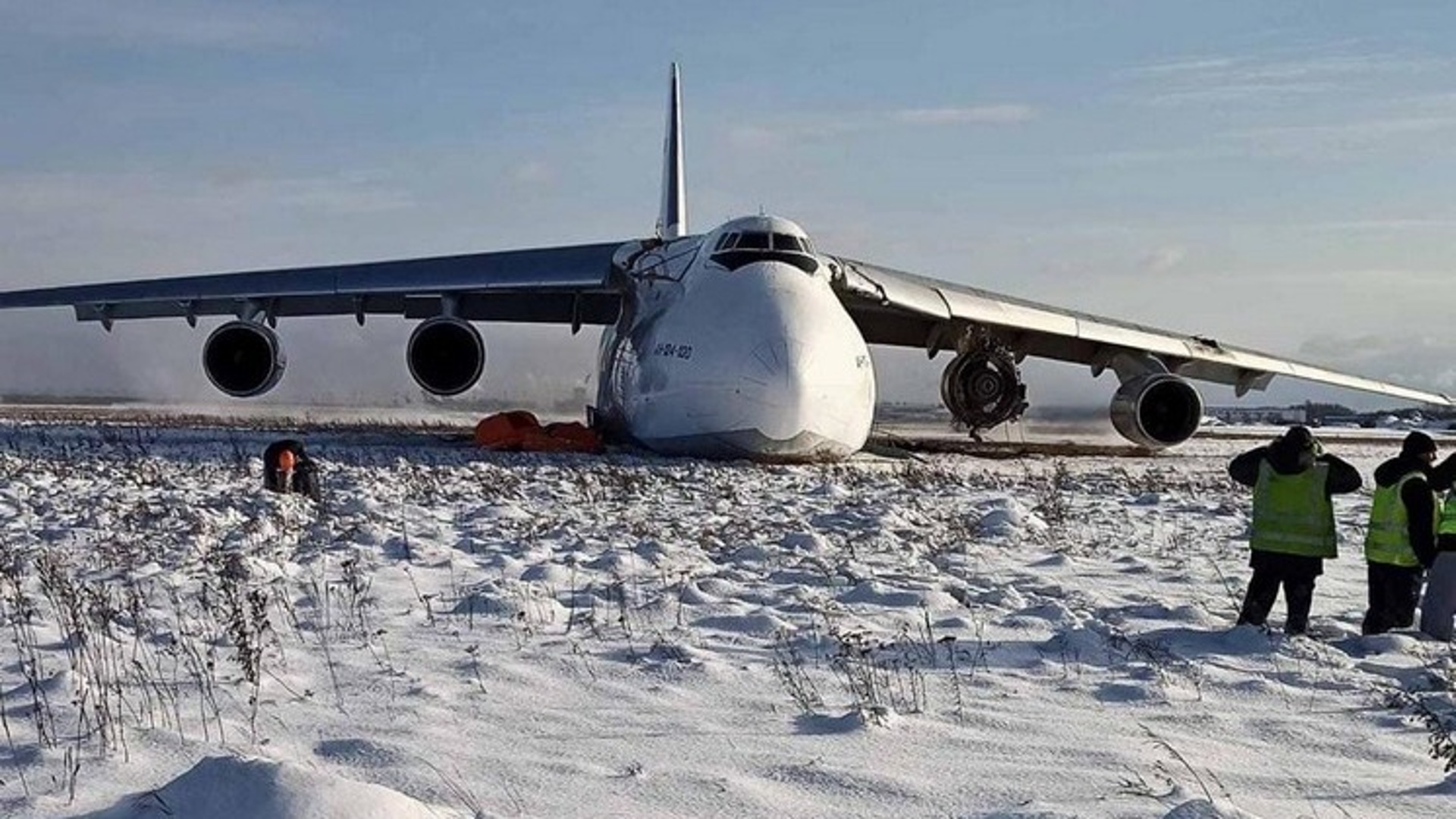 Фото самолета руслан военный