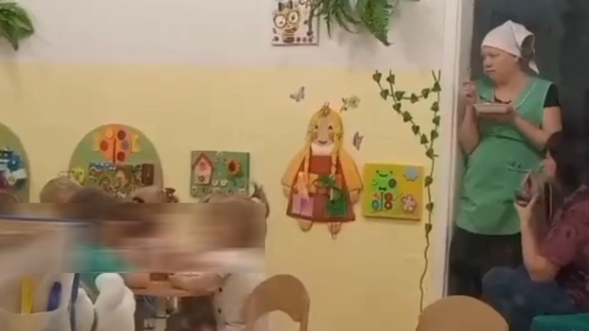 фото няня в детском саду