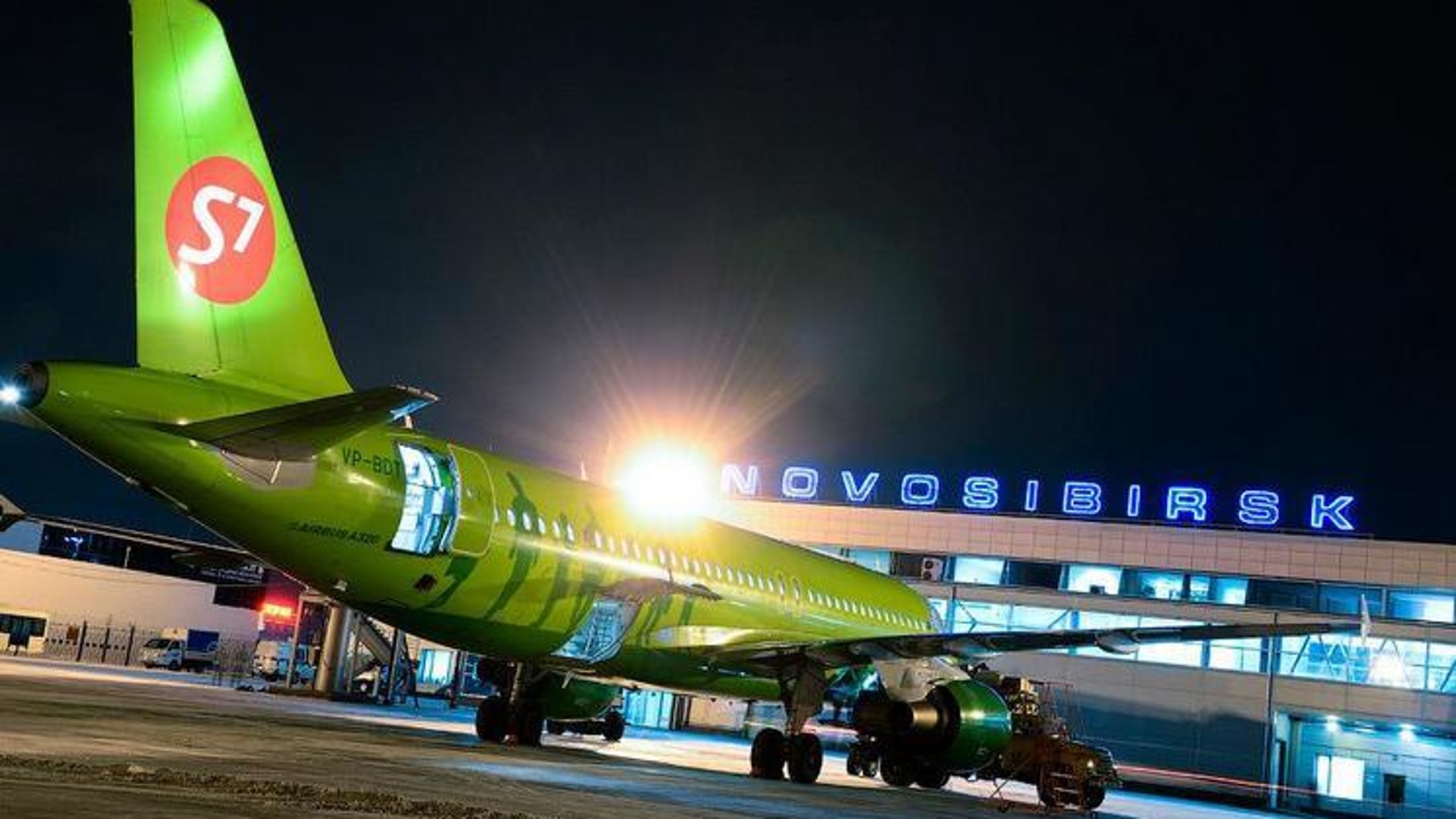 Новосибирск аэропорт самолет s7