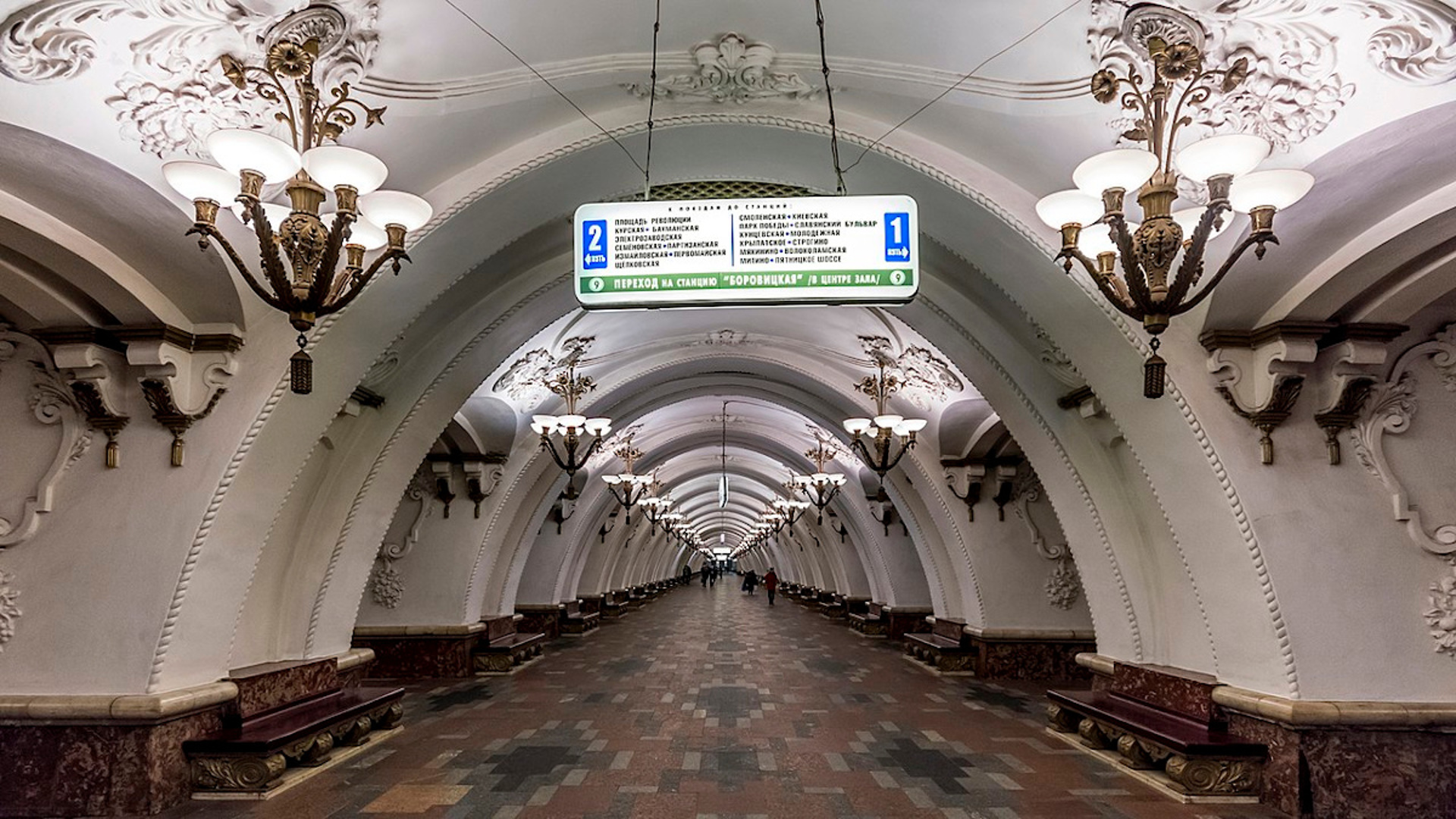 выход из метро смоленская