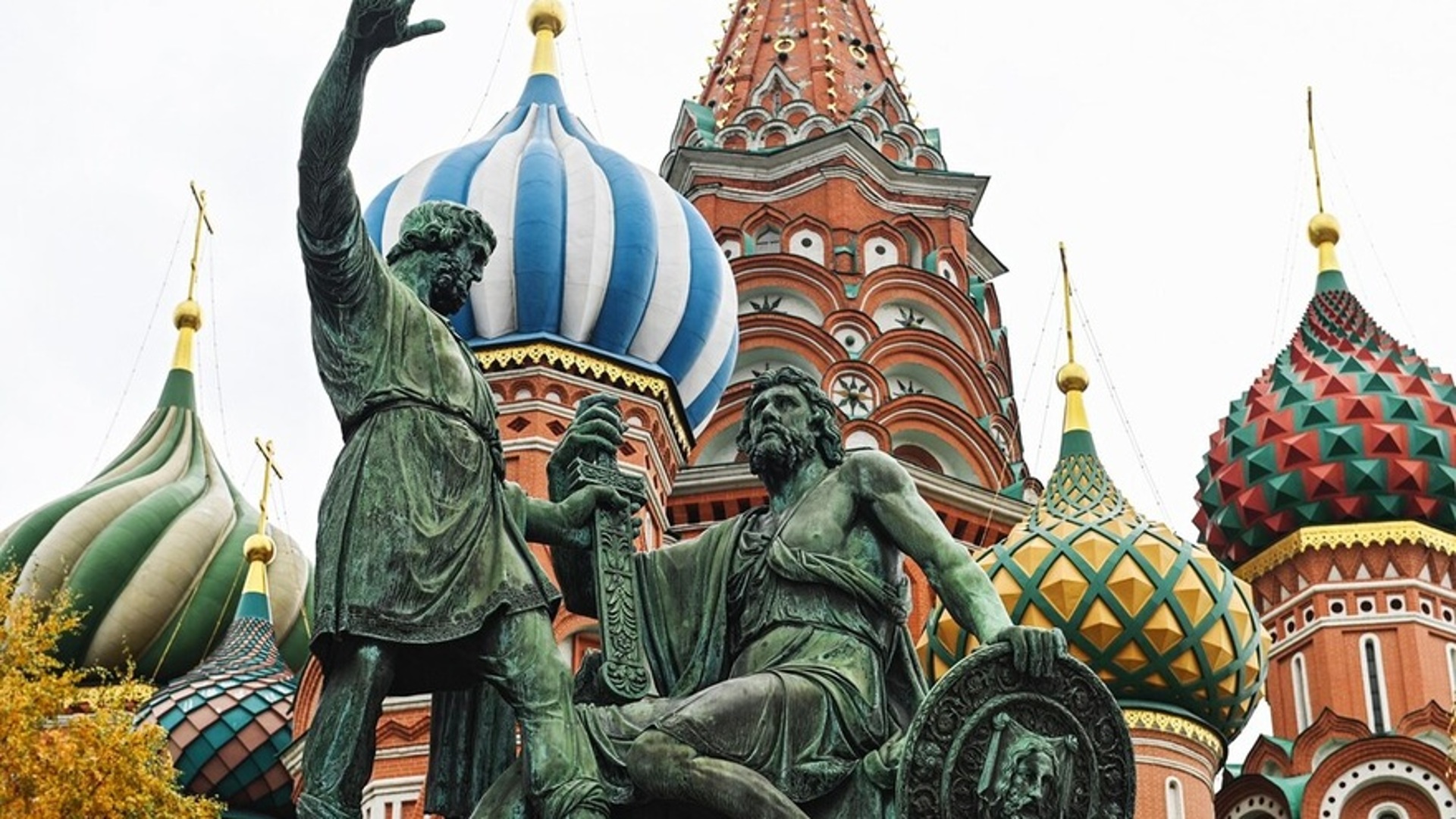 Красная площадь статуя Кузьма Минин и князь Пожарский