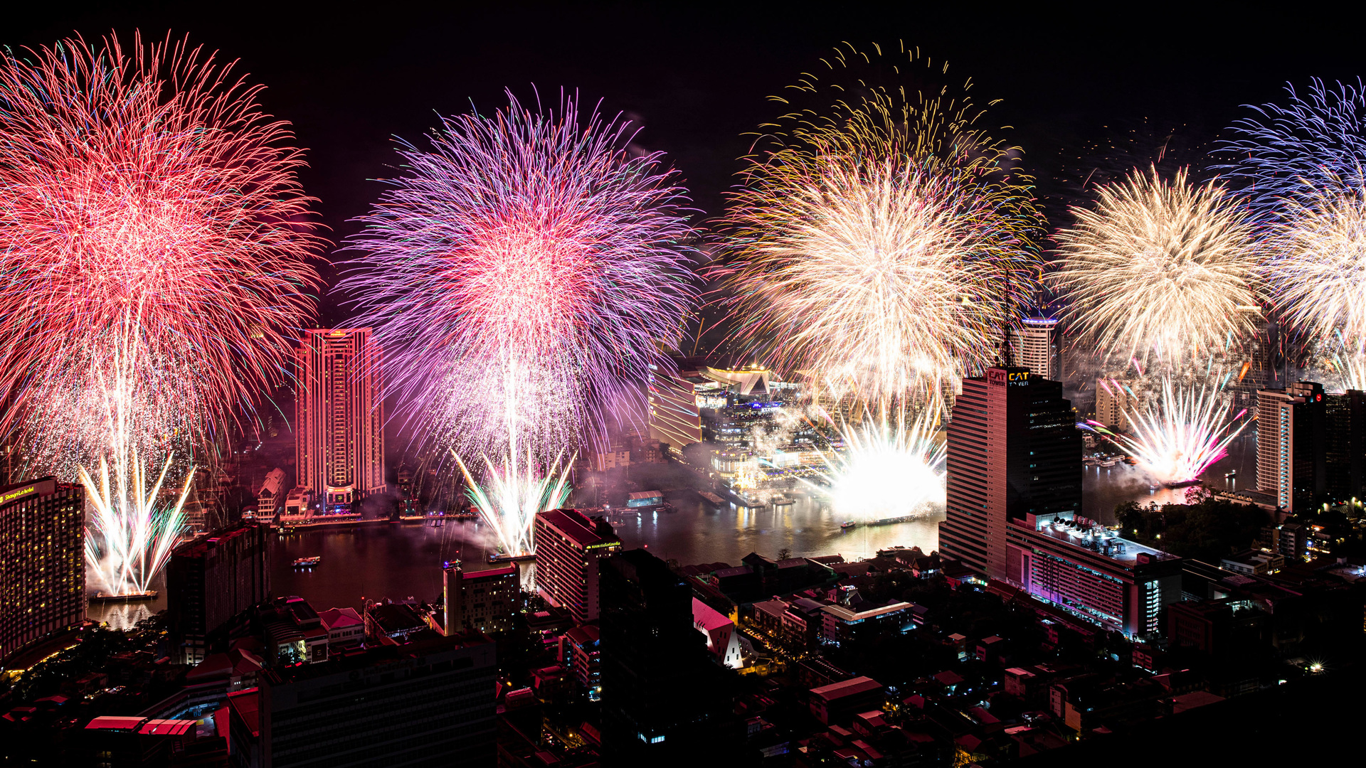 Салют в Бангкоке на новый год