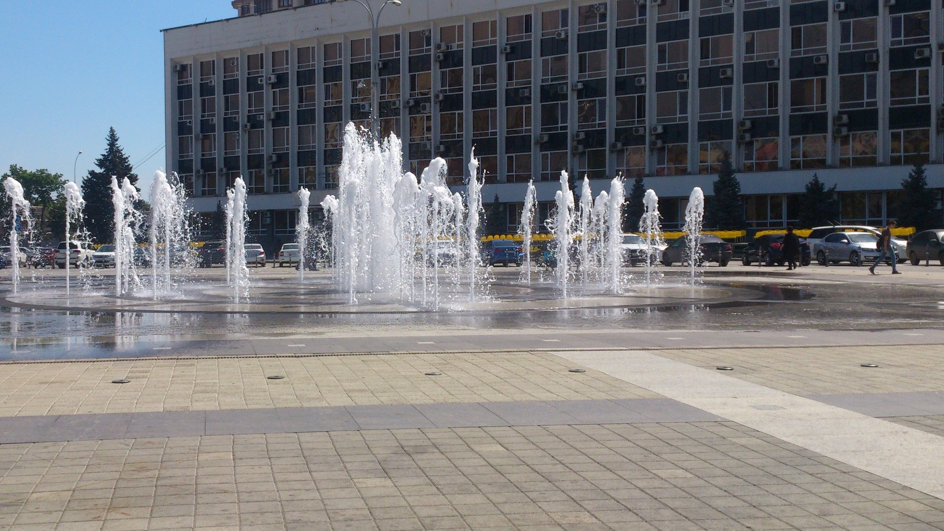 Памятники в Краснодаре на площади фонтанов