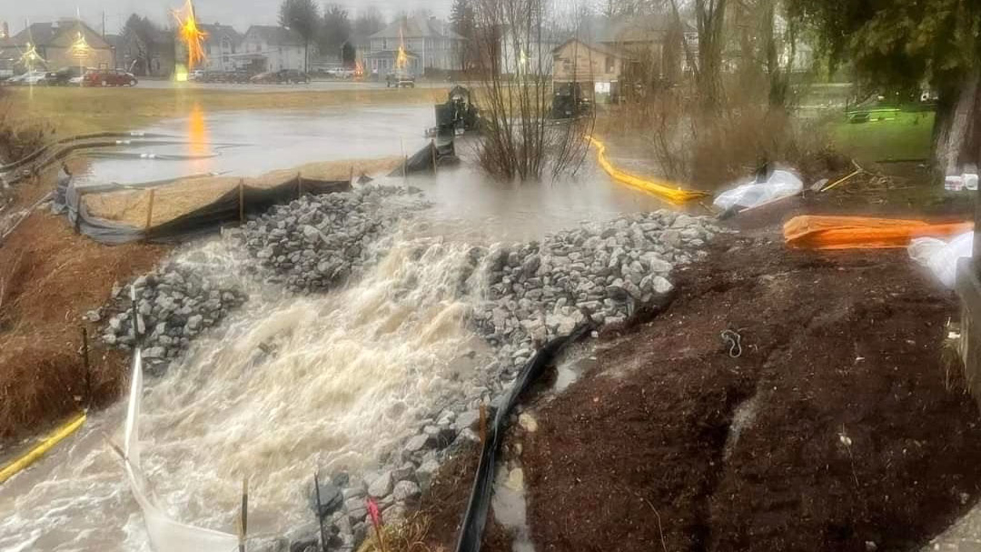 строй плотину пока нет воды