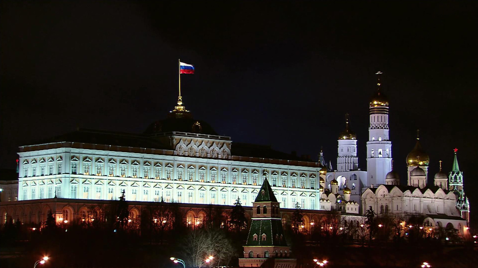 Фон новогоднего обращения президента без Путина
