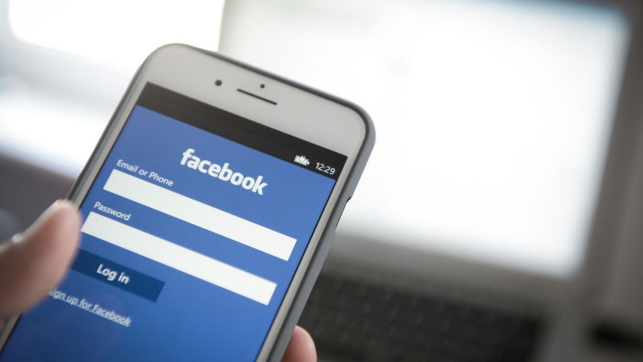 СМИ: Facebook сливал данные пользователей производителям смартфонов