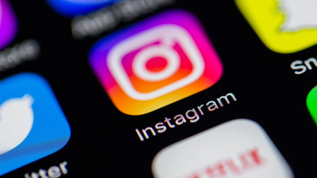Instagram разрешил репостить "истории"