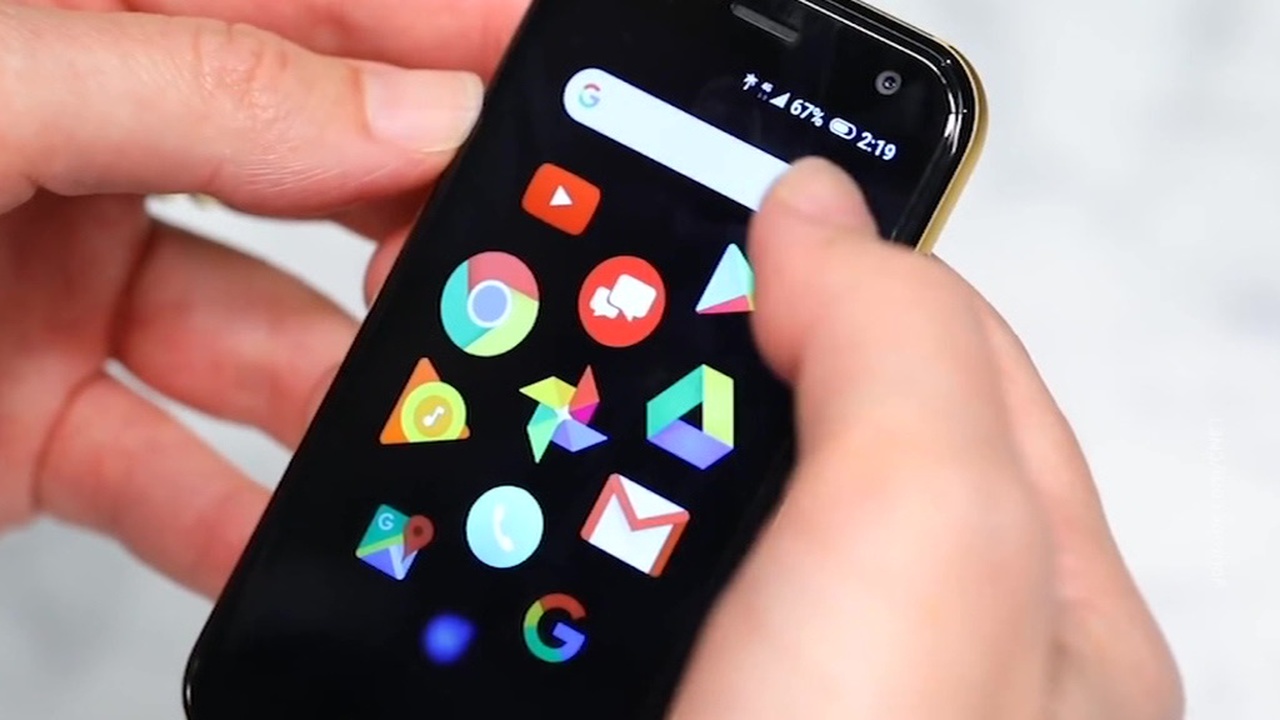 Представлен самый маленький смартфон на Android