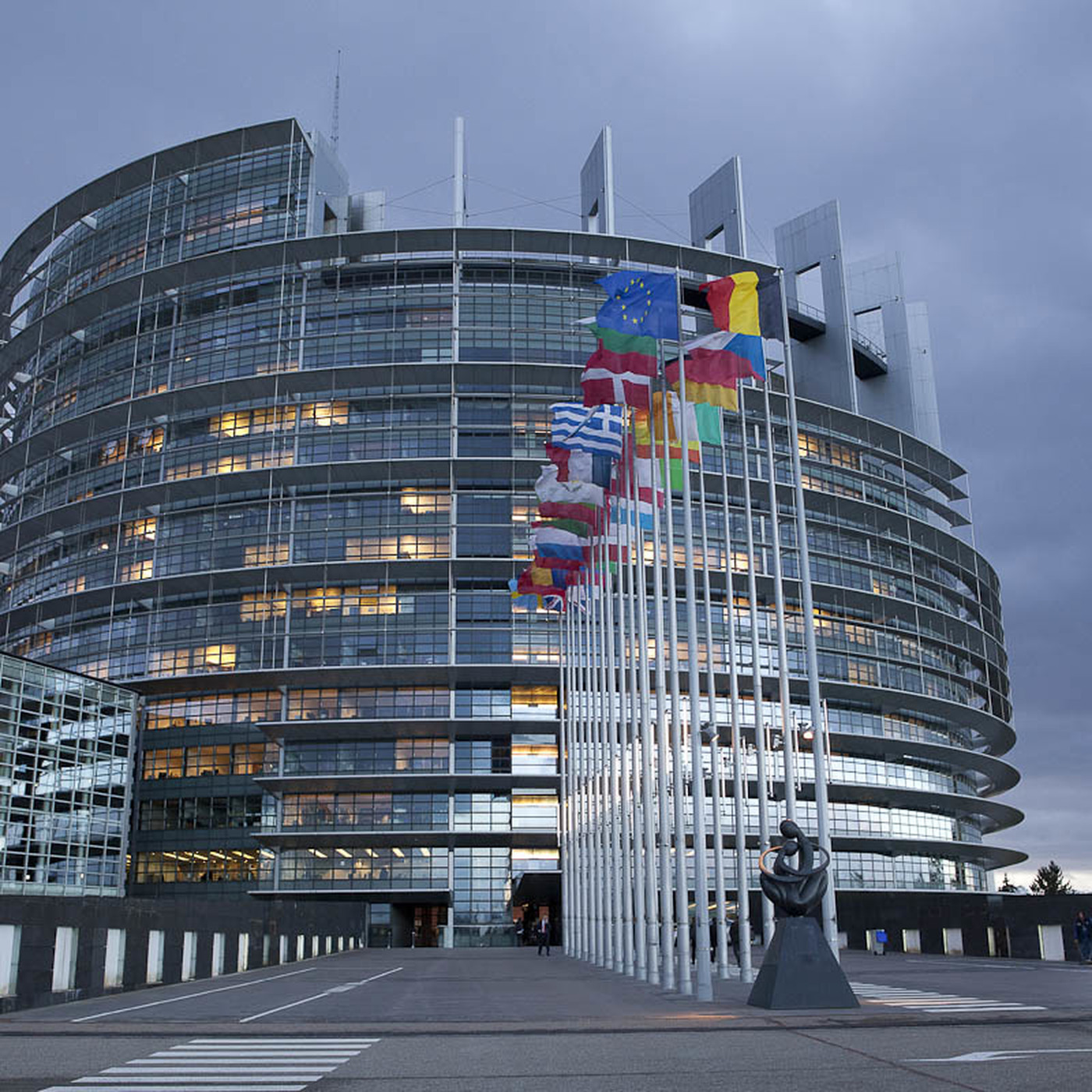 Здание Европарламента в Брюсселе Вавилонская башня