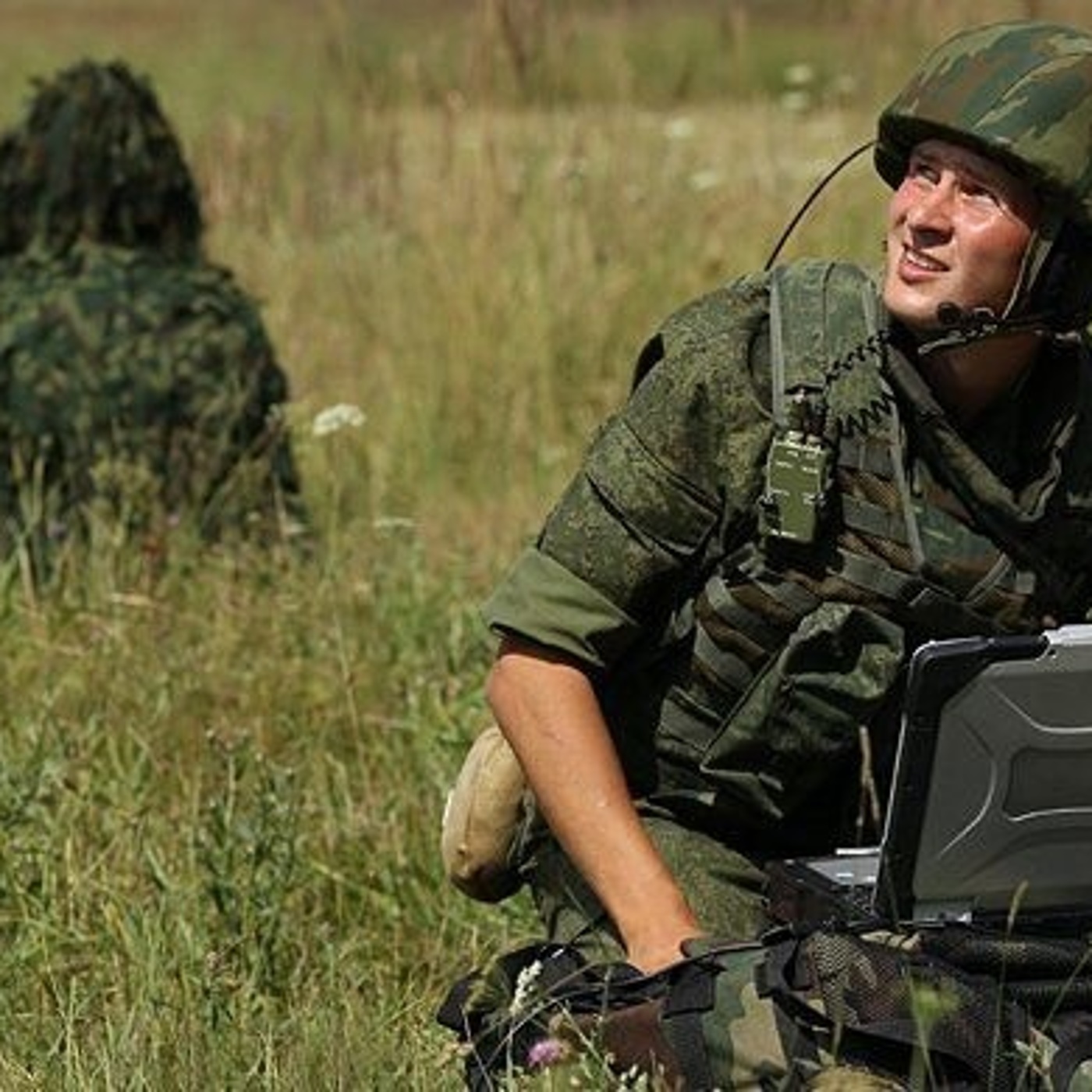 Создать военного. Военный Связист. Войска связи. Военная рация. Солдат Связист.