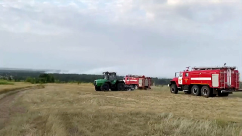 Новости на "России 24". Волгоградские пожарные борются с огнем в Даниловском районе