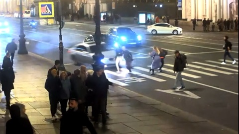 ЧП. Момент наезда на двух девушек на Невском проспекте попал на видео