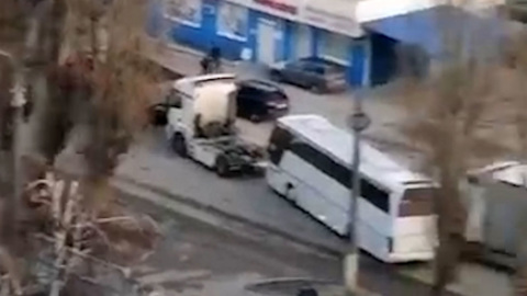 Видео из Сети. Движение транспорта заблокировано в Воронеже из-за массового ДТП