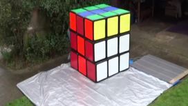 Робот Джея Флэтленда и Пола Роуза собрал кубик Рубика за 0,9 секунды