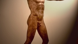 Предполагается, что высокое искусство подробного копирования человеческого тела первоначально возникло в античном мире 