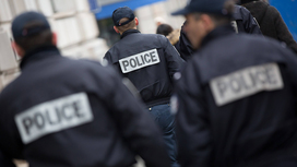 Отставные полицейские Франции написали письмо Макрону