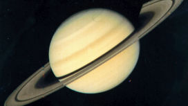 Кольца Сатурна разбрасывают вокруг себя органические вещества