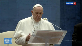 Папа Римский совершил особый молебен на безлюдной площади перед Собором Святого Петра