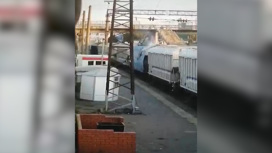 Появилось видео падения воронежского подростка с поезда после удара током