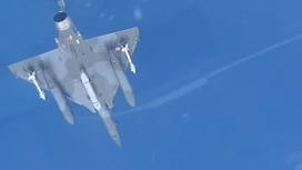 Истребитель Су-30 отогнал от российской границы французские "Миражи"