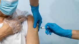 К вакцине от Центра Чумакова пока не выявлено противопоказаний