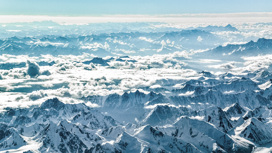 В Тибетском нагорье расположено более 50 тысяч ледников, общая площадь которых составляет более 28 тысяч квадратных километров.