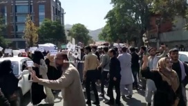 Афганцы вышли на улицы в поддержку сопротивления талибам