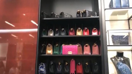 Модный дом Chanel ограничивает продажи сумок