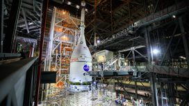 Космический корабль "Орион" успешно установлен на сверхтяжёлую ракету Space Launch System.