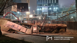 В центре Москвы образовался огромный провал в асфальте