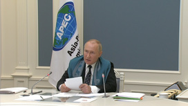 Тайны гардероба президента: зачем Путин накинул шарф на костюм