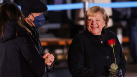 Меркель ушла и "забыла цветную пленку"
